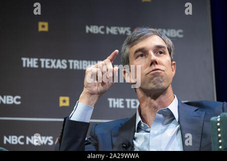 Austin, Texas, USA. 28 Sep, 2019. Demokratische Präsidentschaftskandidat Beto O'Rourke spricht mit Garrett Haake, MSNBC's Washington correspondent, während die Texas Tribune Festival. O'Rourke auf gun Kontrolle als wichtigen Kampagne Ausgabe folgenden tragischen El des letzten Monats Paso, TX Walmart schießen verriegelt ist. Credit: Bob Daemmrich/ZUMA Draht/Alamy leben Nachrichten Stockfoto