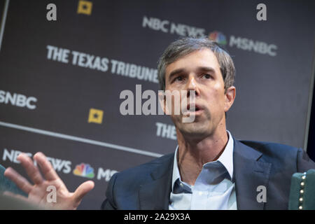 Austin, Texas, USA. 28 Sep, 2019. Demokratische Präsidentschaftskandidat Beto O'Rourke spricht mit Garrett Haake, MSNBC's Washington correspondent, während die Texas Tribune Festival. O'Rourke auf gun Kontrolle als wichtigen Kampagne Ausgabe folgenden tragischen El des letzten Monats Paso, TX Walmart schießen verriegelt ist. Credit: Bob Daemmrich/ZUMA Draht/Alamy leben Nachrichten Stockfoto