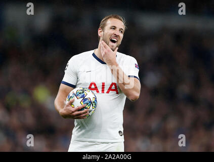 London, Großbritannien. 1. Okt, 2019. Tottenham Hotspurs 'Harry Kane sieht während der UEFA Champions League Gruppe B Übereinstimmung zwischen den Tottenham Hotspur und dem FC Bayern München an der Tottenham Hotspur Stadion in London, Großbritannien am Okt. 1, 2019 niedergeschlagen. Bayern München gewann 7-2. Quelle: Matthew Impey/Xinhua/Alamy leben Nachrichten Stockfoto