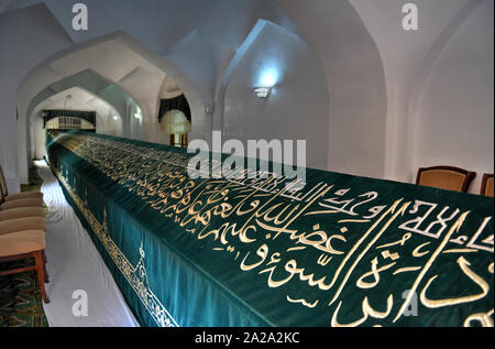 Samarkand, Usbekistan - Juli 11, 2019: Der sarkophag Für die alttestamentlichen Propheten Daniel in Samarkand, Usbekistan mit islamischen Schriften. Stockfoto