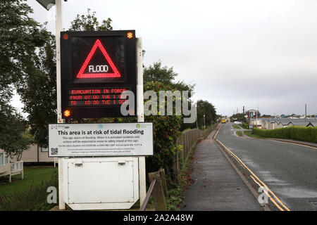 Heacham, West Norfolk, Großbritannien. 01 Okt, 2019. Eine Evakuierung Warnung wegen Überschwemmungen nach den jüngsten Regenfällen, Hochwasser und eine Gezeiten- Welle haben die linken Teile der Küste zwischen Heacham und Hunstanton überflutet. Wetter, Heacham West Norfolk, UK am 1. Oktober 2019. Credit: Paul Marriott/Alamy leben Nachrichten Stockfoto