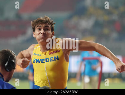 Doha, Katar. 1. Okt, 2019. Den Schweden Armand Duplantis feiert während der Männer Stabhochsprung Finale bei den IAAF Leichtathletik WM 2019 in Doha, Katar, Oktober 1, 2019. Credit: Wang Lili/Xinhua/Alamy leben Nachrichten Stockfoto