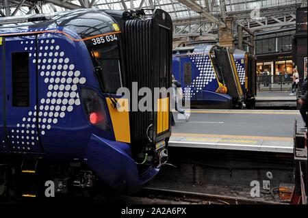 Scotrail Klasse 380 Desiro elektrische Züge von Glasgow Central Station Stockfoto