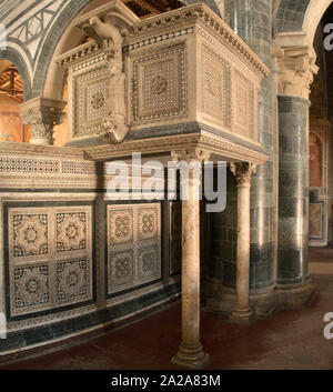 Innenraum der romanischen Kirche San Miniato al Monte, Florenz Stockfoto