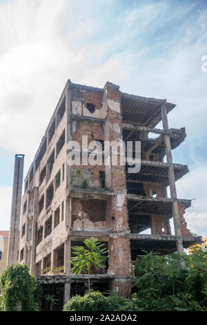 Mostar, Bosnien und Herzegovina-September 2019: Zerstörte Gebäude im Zentrum der Stadt Mostar als Folge der Kämpfe während des Bürgerkriegs Stockfoto