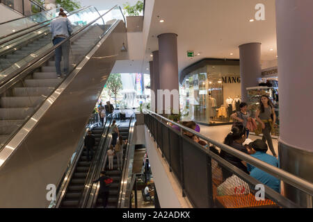 Modernes Einkaufszentrum in Nur-Sultan, Kasachstan Stockfoto