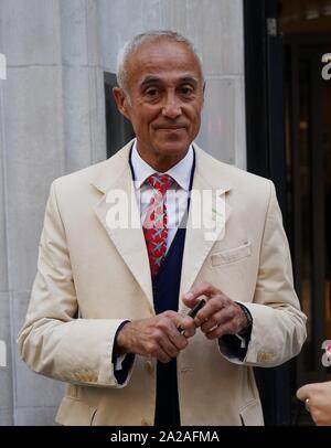 London, Großbritannien. Oktober 2019. Andrew Ridgeley Singer-Songwriter ehemaliges Wham-Mitglied im BBC Radio Two Studio in London Stockfoto