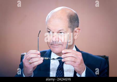 Berlin, Deutschland. 02 Okt, 2019. Olaf Scholz (SPD), Bundesminister der Finanzen, nimmt an der Sitzung des Bundeskabinetts im Bundeskanzleramt. Credit: Kay Nietfeld/dpa/Alamy leben Nachrichten Stockfoto