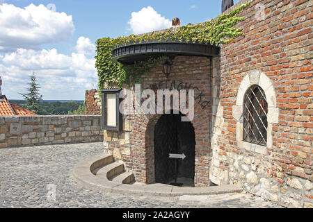 Eingang zum berühmten Kalemegdanska Teraca Restaurant, die Festung Kalemegdan und Park, Belgrad, Serbien. Stockfoto