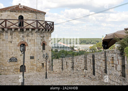 Gehweg in die Festung Kalemegdan, Sava Centar, Krieg Insel am Zusammenfluss von Save und Donau, die Festung Kalemegdan, Kalemegdan Park, Serbien. Stockfoto