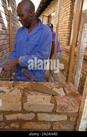 Brick Schichten Ziegelsteinen Verlegung, Moreleta Park, Pretoria, Gauteng Provinz, Südafrika. Stockfoto