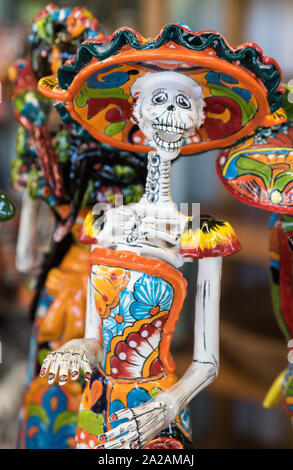 La Calavera Catrina - Mexikanische bunte traditionelle Souvenirs. Das Symbol der Urlaub der Tag der Toten. Keramik Töpferei Tag der Toten, Dia de Stockfoto