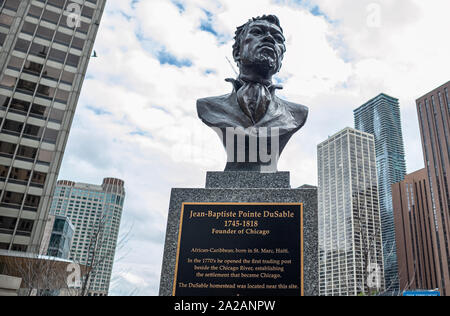 Chicago, Illinois, USA. Mai 9, 2019. Jean-Baptiste Pointe DuSable Büste Statue. Die haitianische Explorer ist als erster Bürger von Chicago gutgeschrieben. Stockfoto