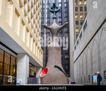 Chicago, Illinois, USA. Mai 9, 2019. Miro Chicago, die Sonne, der Mond und ein Stern, Skulptur in den öffentlichen Blick auf die Washington Street. Stockfoto