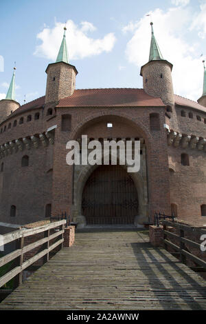 Die Krakauer Barbican ist ein barbican einen befestigten Vorposten einmal an der Stadtmauer verbunden, Altstadt, Krakau, Polen Stockfoto