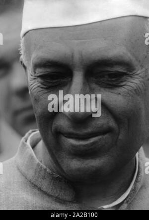 Das Bild zeigt von Jawaharlal Nehru (auch: Pandit Nehru) eine indische Politiker, Widerstandskämpfer und der erste Premierminister von Indien. Das Foto ist vermutlich aus den 50er Jahren. Stockfoto