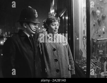 Ehemalige Hausmädchen Astrid traf ihren gegenwärtigen Ehemann, ein englischer Polizist, während ihrer Zeit als Au Pair Mädchen in London. Stockfoto