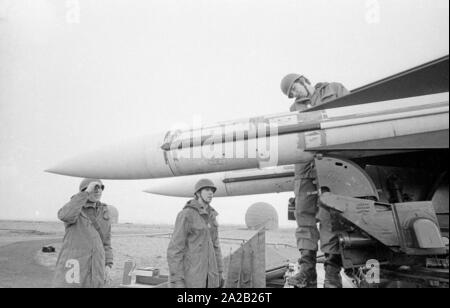 Foto Serie bei einem Besuch bei einer Einheit der Bundeswehr in Delmenhorst, dass mit Hawk flugabwehrraketen ausgestattet ist. Undatiertes Foto. Stockfoto