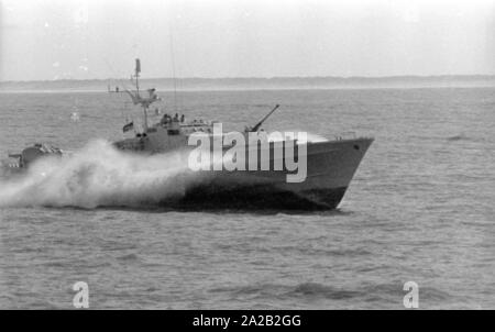 Schnellboot der Klasse 141 der Deutschen Marine in der Nordsee. Stockfoto