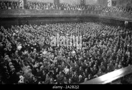 Eine Militärkapelle der Bundeswehr führt ein Konzert im Kongresssaal des Deutschen Museums. Stockfoto