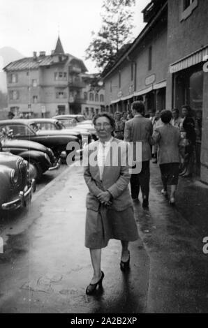 Foto von Elisabeth Sauckel, die Witwe des ehemaligen NSDAP-Gauleiter in Thüringen und Chief Representative der Zwangsarbeit Fritz Sauckel. Fritz Sauckel wurde zum Tod in den Nürnberger Prozessen verurteilt, und er ausgeführt wurde. Elisabeth Sauckel musste ein Bergdorf in der Nähe von Berchtesgaden zurückgezogen. Stockfoto