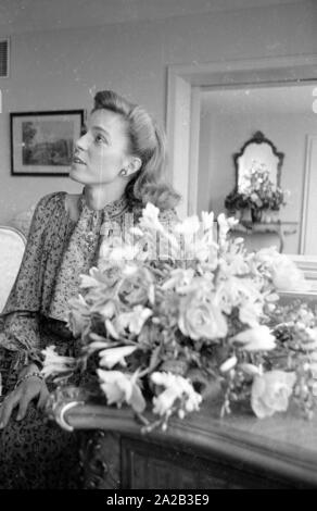 Nach einer diplomatischen Konferenz in Bonn, dem jordanischen König Hussein ich ein paar Tage in Berchtesgaden verbracht mit seiner Frau Königin Nur (zivile Name: Lisa Halaby), jedoch anlässlich seines Geburtstages sie im Hotel "Vier Jahreszeiten" in München verbracht. Das Bild zeigt die Königin Nur. Stockfoto