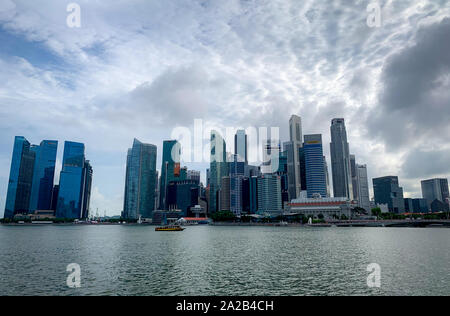 Singapur - 19. MAI 2019: Stadtbild Singapur moderne und finanziellen Stadt in Asien. Marina Bay Wahrzeichen von Singapur. Landschaft aufbauen Stockfoto