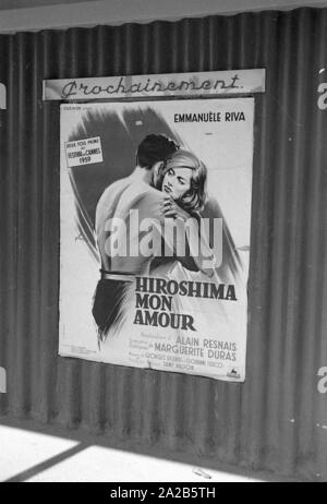 Französischer Film Plakat "Hiroshima mon amour" in Agadir. Aus dem Bericht 'Erdbeben in Agadir". Die 1960 Agadir Erdbeben zerstört fast die gesamte Stadt und ist die schwerste Naturkatastrophe in der Geschichte Marokkos angesehen. Stockfoto