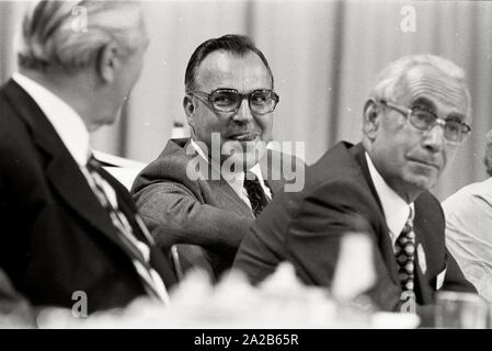 Deutschland. Saarbruecken. Parteitag der CDU. 1971. Von links: kurt-georg Kiesinger, Helmut Kohl und Kai Uwe von Hassel auf dem Kongress in Saarbrücken. Stockfoto