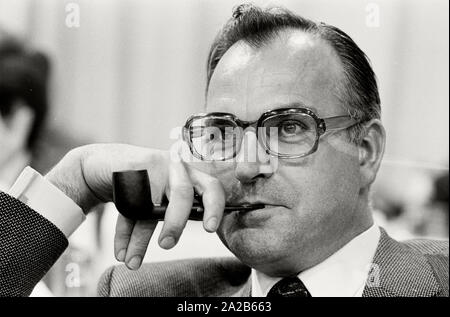 Deutschland. Saarbruecken. Parteitag der CDU im Jahr 1971. Ministerpräsident Helmut Kohl auf dem Parteitag in Saarbrücken. Stockfoto