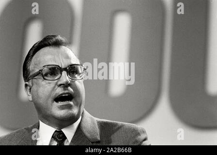 Deutschland. Saarbruecken. Parteitag der CDU. 1971. Ministerpräsident Helmut Kohl bei seiner Anwendung Rede für das Amt des Vorsitzenden. Stockfoto