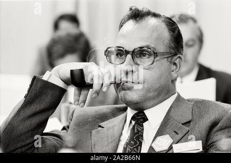 Deutschland. Saarbruecken. Parteitag der CDU im Jahr 1971. Ministerpräsident Helmut Kohl auf dem Parteitag in Saarbrücken. Stockfoto