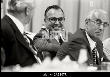 Deutschland. Saarbruecken. Parteitag der CDU. 1971. Von links: kurt-georg Kiesinger, Helmut Kohl und Kai Uwe von Hassel auf dem Kongress in Saarbrücken. Stockfoto