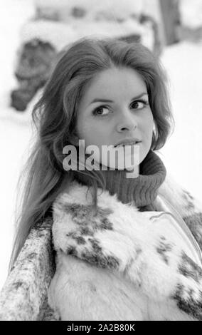 Die Schauspielerin Elisabeth Krogh an einem Fotoshooting (Standort unbekannt, wahrscheinlich während der Dreharbeiten in Österreich). Stockfoto