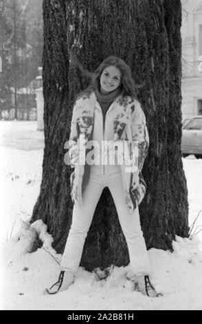 Die Schauspielerin Elisabeth Krogh an einem Fotoshooting (Standort unbekannt, wahrscheinlich während der Dreharbeiten in Österreich). Stockfoto