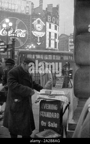 Kiosk am Piccadilly Circus in London. Stockfoto