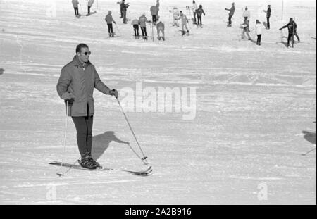 Die Astronauten der Apollo 15-Mission beim Skifahren während Ihres Besuchs auf der Zugspitze als Teil ihres guten Willens Tour. Im Bild David Scott, der Kommandant der Mission. Stockfoto