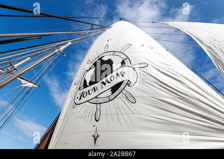 Amsterdam, Niederlande. 02 Okt, 2019. AMSTERDAM, 02-10-2019, Kaap de Groene Hoop, Segel der Regina Maris vor dem Segeln. Credit: Pro Schüsse/Alamy leben Nachrichten Stockfoto