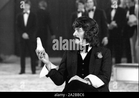 Der britische Schauspieler Peter Wyngarde in der TV-Show "Stars in der Manege" in 1971. Stockfoto