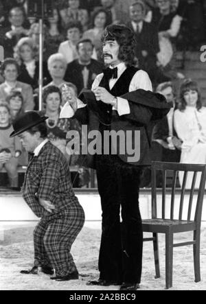 Der britische Schauspieler Peter Wyngarde in der TV-Show "Stars in der Manege" in 1971. Stockfoto