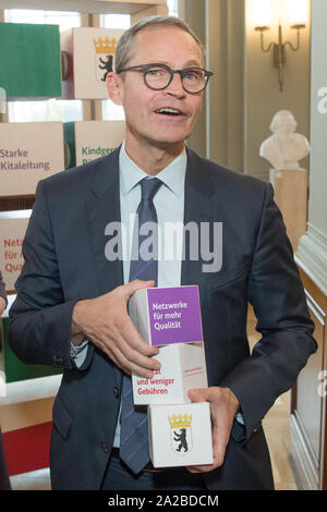 Berlin, Deutschland. 02 Okt, 2019. Michael Müller (SPD), regierender Bürgermeister von Berlin, nach der Unterzeichnung einer Vereinbarung über die 'Gute-Ki Ta-Gesetz'. Quelle: Jörg Carstensen/dpa/Alamy leben Nachrichten Stockfoto