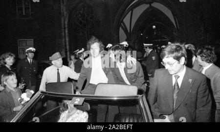 Franz Beckenbauer (li.) und Gerd Müller (r.) bei der Feier des FC Bayern auf dem Marienplatz in München. FC Bayern feiert den Gewinn der Meisterschaft der Bundesliga und der UEFA Champions League. Stockfoto