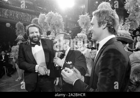 Die Schauspieler Bud Spencer (li.) und Terence Hill (l) an den Deutschen Filmball 1974 im Bayerischen Hof. Stockfoto