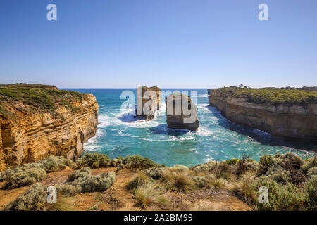 Loch Ard Gorge - Tom und Eva (früher die Insel Torbogen vor dem Kollaps) ist Teil der Port Campbell National Park, Victoria, Australien, über thre Stockfoto