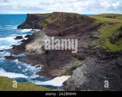 Küste Felsformationen bei Eshaness auf den Shetlandinseln, Schottland, Großbritannien - die Felsen sind der eshaness vulkanischen Bildung Stockfoto