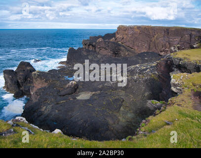 Küste Felsformationen bei Eshaness auf den Shetlandinseln, Schottland, Großbritannien - die Felsen sind der eshaness vulkanischen Formation. Stockfoto