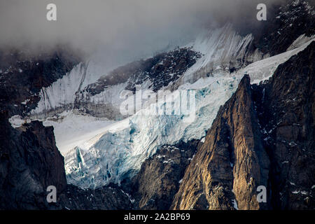 Experten warnen davor, dass ein Teil der Planpincieux Gletscher an der berühmten Mont Blanc ist auf die Gefahr zu kollabieren Stockfoto