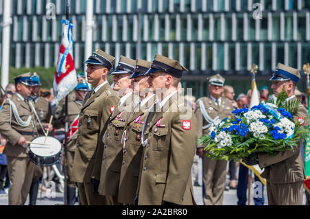 Polen, Warschau: Änderung der Ehrengarde-Zeremonie am Grab des unbekannten Soldaten. Stockfoto