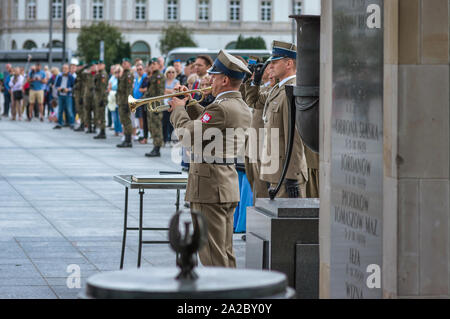 Polen, Warschau: Änderung der Ehrengarde-Zeremonie am Grab des unbekannten Soldaten. Stockfoto
