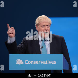 London, Großbritannien. 02 Okt, 2019. Der britische Premierminister Boris Johnson liefert seine Grundsatzrede seine Partei Politik am letzten Tag des dem Parteitag der Konservativen in Manchester am Mittwoch, Oktober 02, 2019. Foto von Hugo Philpott/UPIm Quelle: UPI/Alamy leben Nachrichten Stockfoto